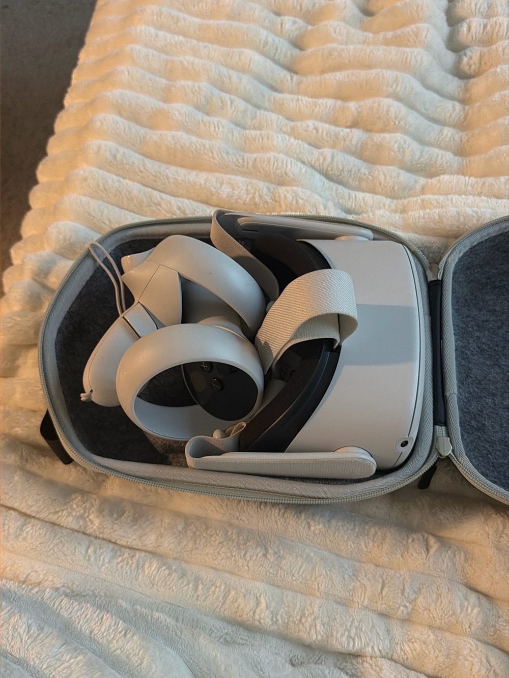 Oculus All-in-One VR Headset in Light Gray and Black